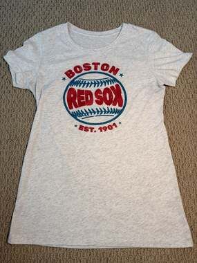 Women's fit small. Heather Gray Boston Red Sox T-Shirt. worn a couple times